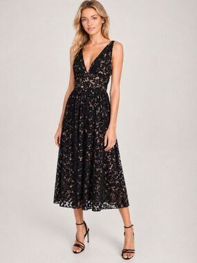 FAME and PARTNERS Black Lace Midi Dress Womens‎ US 6 Deep V Sleeveless Formal